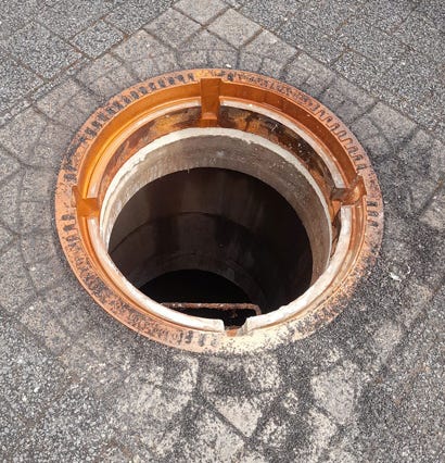 Schachtrahmen in Pflaster